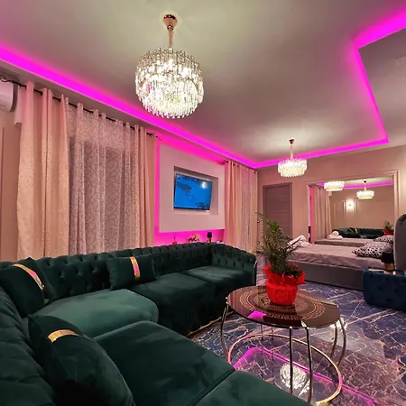 Mirror Luxury 아파트