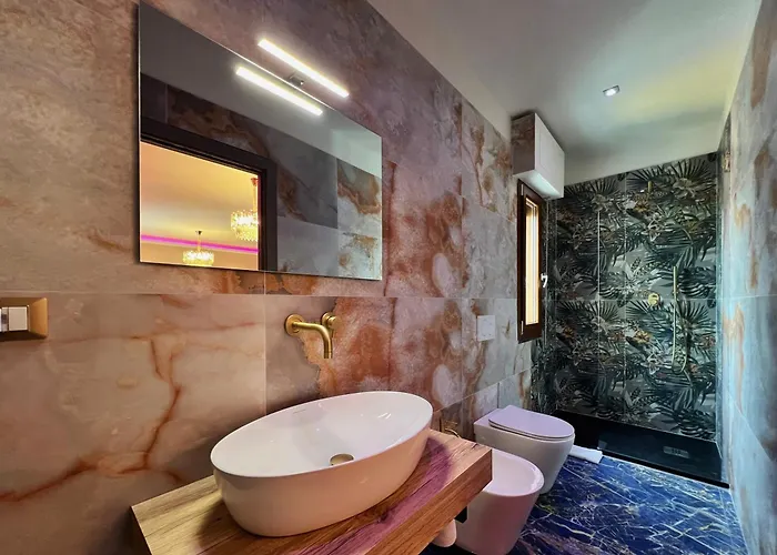 Mirror Luxury 아파트