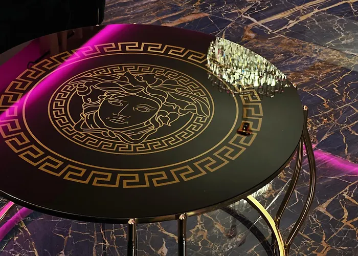 Mirror Luxury 아파트