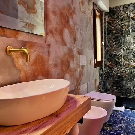 Mirror Luxury Apartment *